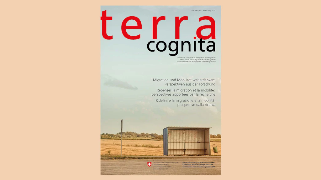 Cover der Ausgabe 41 der Zeitschrift «terra cognita» mit Untertitel «Schweizer Zeitschrift zu Integration und Migration», zeigt eine leere Bushaltestelle vor einem Feld.
