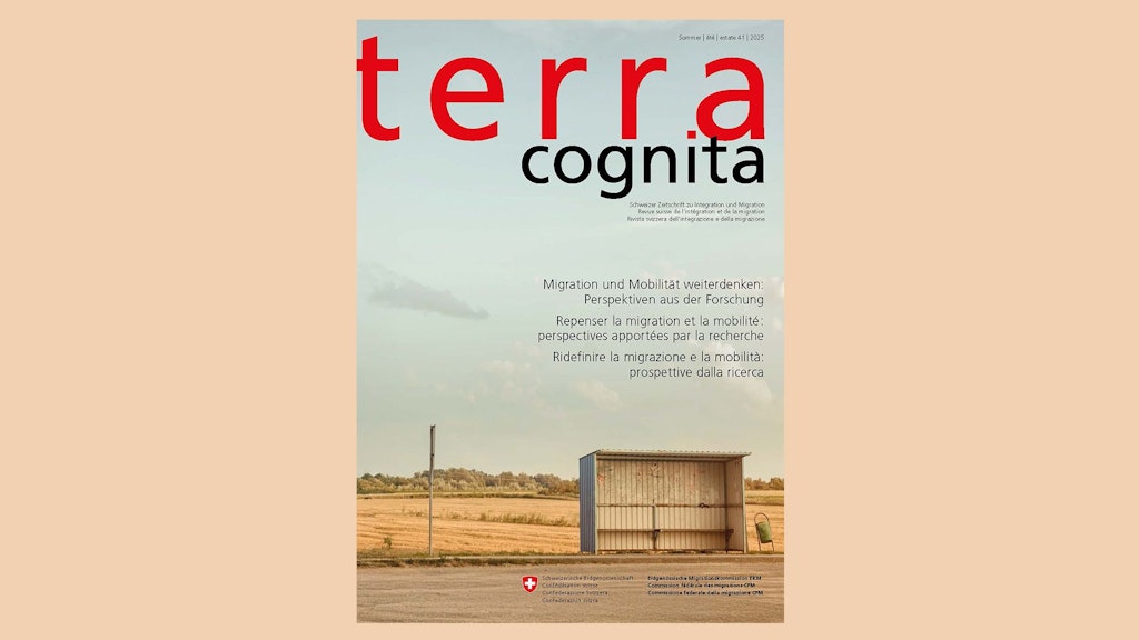 Cover der Ausgabe 41 der Zeitschrift «terra cognita» mit Untertitel «Schweizer Zeitschrift zu Integration und Migration», zeigt eine leere Bushaltestelle vor einem Feld.